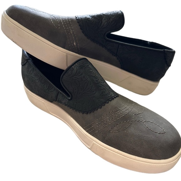 Rosecrans by Volatile Vegan Leather and Western Floral Design Slip Ons Sneakers - Picture 3 of 6